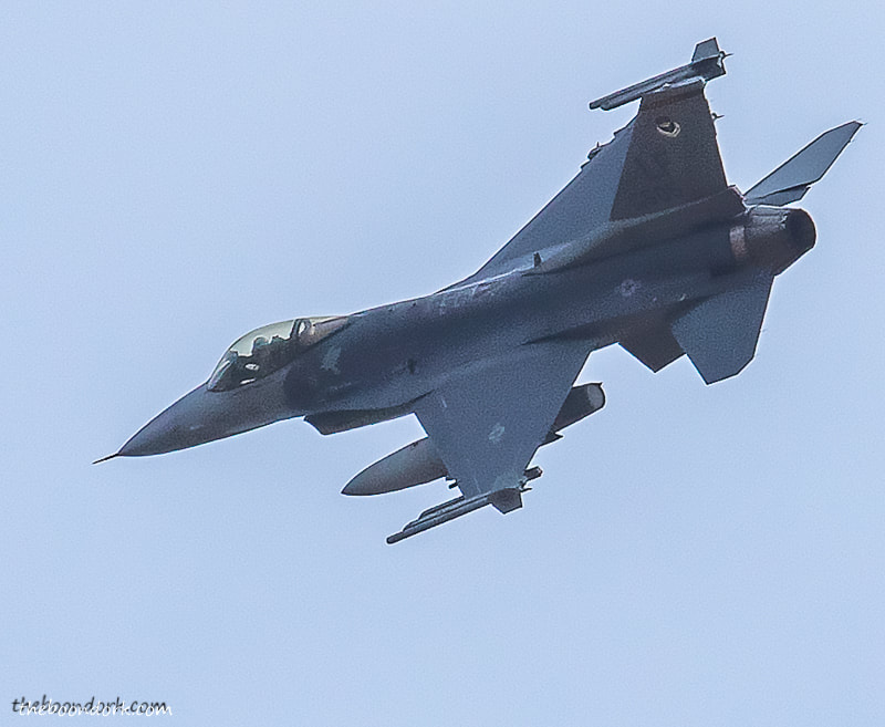 F-16 making a turn