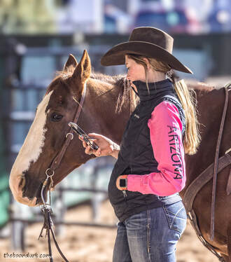 Cutting horse contestant Picture