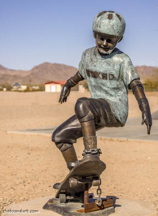 Skateboard statue Picture