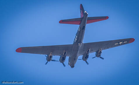B-17 bomber Picture